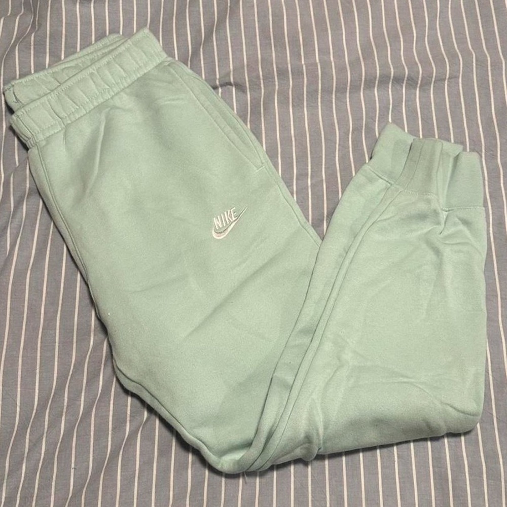 Nike mint green joggers with pockets #nikejoggers